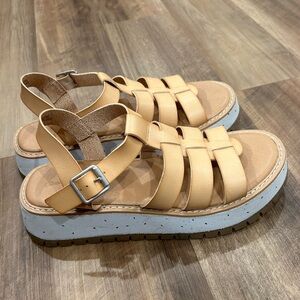 Universal Thread Women’s sandals size 11